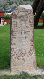 Sankt Laurentii runestone01 — Håkan Svensson (Xauxa); Own work. CC BY 2.5