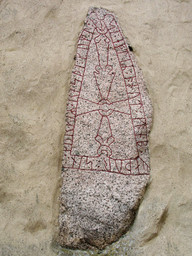 Heda kyrka runestone Og 131 — Håkan Svensson (Xauxa); Own work. CC BY 2.5