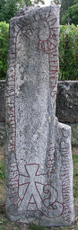 Hogs kyrka runestone02 — Håkan Svensson (Xauxa); Own work. CC BY 2.5