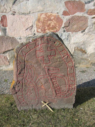 Runsten U49 — User Cattie on sv.wikipedia; Photo by Cattie; Cattie. CC BY-SA 3.0