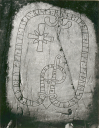Upplands runinskrifter 41 — Harald Faith-Ell; https://app.raa.se/open/runor/inscription?id=53911dd3-1af4-4e90-a24c-21b7d17f1a1d. CC0 1.0