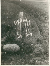 Upplands runinskrifter 754 — Unknown author Unknown author; https://app.raa.se/open/runor/inscription?id=7c4d785f-ba5f-493f-923d-002f7e04724a. CC0 1.0