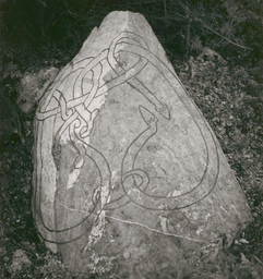 Upplands runinskrifter 728 — Nils Lagergren; https://app.raa.se/open/runor/inscription?id=f2323bdb-b2a7-433f-bb46-2f853a1f21fa. CC0 1.0