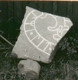Upplands runinskrifter 156 — Ivar Schnell; https://app.raa.se/open/runor/inscription?id=fc99f87b-b492-41b5-8fe2-2ff46033c618. CC0 1.0