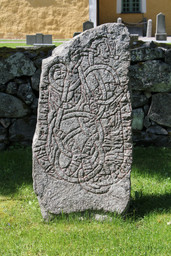 Upplands runinskrifter 773 — Jssfrk; Own work. Public Domain Mark 1.0
