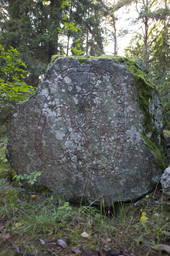 Runsten Sigtuna 68-1 — Ulff; Own work. CC BY-SA 3.0