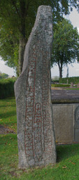 Veurðs sten i Synnerby (Vg 73) — Nasko; Own work. CC BY-SA 3.0