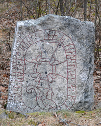 Runinskrift SÖ163 Täckhammar — TS Eriksson; Own work. CC BY 3.0