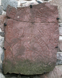 U540 Husby-Sjuhundra kyrka runestone — Håkan Svensson Xauxa; Own work. CC BY 2.5