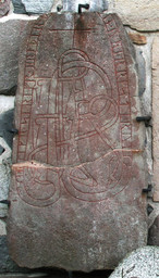 U541 Husby-Sjuhundra kyrka runestone — Håkan Svensson Xauxa; Own work. CC BY 2.5