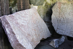 U 583, Karls kyrkoruin 2011b — Jssfrk; Own work. CC BY-SA 3.0