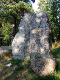 Fornminne akalla — Alliebada; Own work. CC BY-SA 3.0
