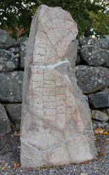 Sö 149, Runtuna kyrka (framsida) — Jssfrk; Own work. CC BY-SA 3.0
