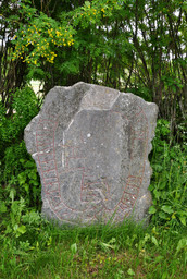 Runsten Sö 232 Trollsta — Helen Simonsson; Own work. CC BY-SA 3.0