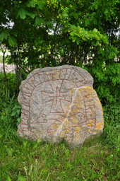 Runsten Sö 233 Trollsta — Helen Simonsson; Own work. CC BY-SA 3.0