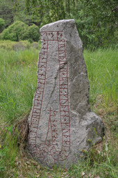 Sö 184, Årby — Helen Simonsson; Sö 184 Årby Mariefred. CC BY-SA 2.0