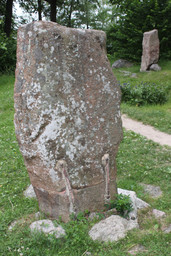 Vallentuna 225 2 bak — Catasa; Own work. CC BY-SA 3.0