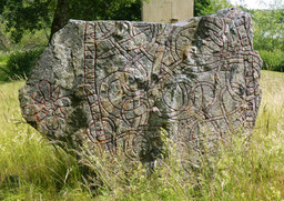 Upplands runinskrifter 604 b — Holger.Ellgaard; Own work. CC BY-SA 3.0