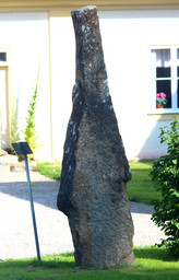 Runsten Järvsö prästgård och kyrka — Einarspetz; Own work. CC BY-SA 3.0