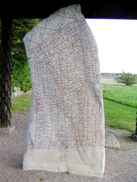 Rökstenen 1 — Bengt Olof ÅRADSSON; Own work. CC BY 1.0