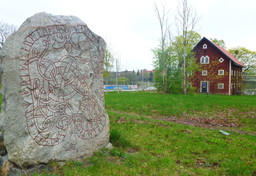 Kistastenen U75, 2015a — Holger.Ellgaard; Own work. CC BY-SA 4.0