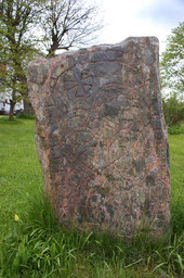 Runstenen i Sund Östhammars kommun — Stig Unge; Own work. CC BY-SA 4.0