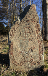 Upplands Runskrifter U474 Vickeby Knivsta Socken — MartinMJohansson; Own work. CC BY-SA 4.0