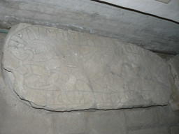 GravhällStLars — Skvattram; Own work. Public Domain Mark 1.0