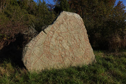 Runestone U 466 — HannaEF; Own work. CC BY-SA 4.0