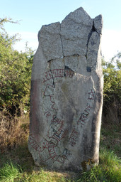 Runestone U 467 — HannaEF; Own work. CC BY-SA 4.0