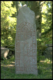 Vg32 Kållands-Åsaka — Bengt A. Lundberg; Bengt A Lundberg / Kulturmiljöbild, Riksantikvarieämbetet This file was provided to Wikimedia Commons by the Swedish National Heritage Board as part of the cooperation project Connected Open Heritage with Wikimedia Sverige . This file was made available by Riksantikvarieämbetet as part of the Connected Open Heritage project. The project is led by Wikimedia Sverige in cooperation with UNESCO, Wikimedia Italia and Cultural Heritage without Borders and is financed by a project grant from the Culture Foundation of the Swedish Postcode Lottery .; Bengt A Lundberg / Riksantikvarieämbetet. CC BY 2.5