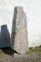 U558 Husby-Sjuhundra — Bengt A. Lundberg; Bengt A Lundberg / Kulturmiljöbild, Riksantikvarieämbetet This file was provided to Wikimedia Commons by the Swedish National Heritage Board as part of the cooperation project Connected Open Heritage with Wikimedia Sverige . This file was made available by Riksantikvarieämbetet as part of the Connected Open Heritage project. The project is led by Wikimedia Sverige in cooperation with UNESCO, Wikimedia Italia and Cultural Heritage without Borders and is financed by a project grant from the Culture Foundation of the Swedish Postcode Lottery .; Bengt A Lundberg / Riksantikvarieämbetet. CC BY 2.5