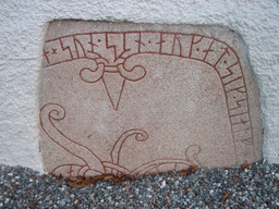 U 133, Täby kyrka (1) — Marieke Kuijjer; originally posted to Flickr as rune stone in the wall of täby kyrka. CC BY-SA 2.0