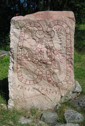 Upplands runinskrifter 226 Askils tingstad — Hedning; Own work. CC BY-SA 3.0
