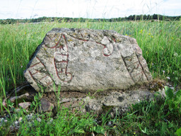 Upplands runinskrifter 139 Karby — Hedning; Own work. CC BY-SA 3.0
