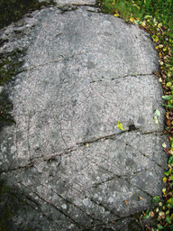 Upplands runinskrifter 145 fällbro — Hedning; Own work. CC BY-SA 3.0
