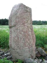 Upplands runinskrifter 229 gällsta — Hedning; Own work. CC BY-SA 3.0