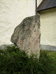 Runsten, Överjärna — Raphael Saulus; Own work. Public Domain Mark 1.0