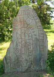 U 620 — Riksantikvarieämbetet (Magnus Källström); https://www.raa.se/2016/03/fragor-och-svar-om-runstenen-bro-231-runinskrift-u620/. CC BY 4.0
