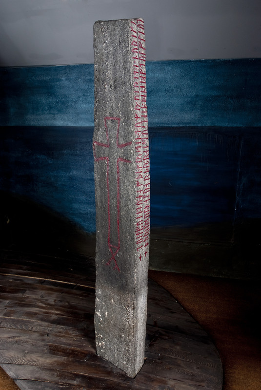 Kulisteinen, T10524, bautastein med runer.