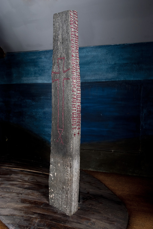 Kulisteinen, T10524, bautastein med runer.