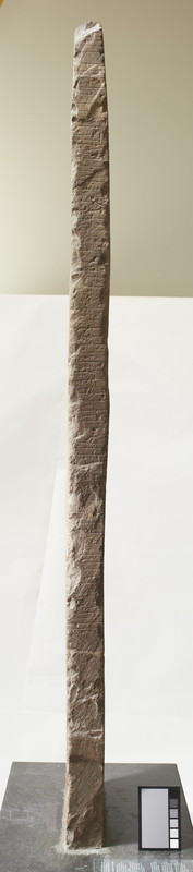 Alstad Runestein C22007. Emnord:Middelaldersalen, Utstillingsarkitekt Sverre Fehn demontering.