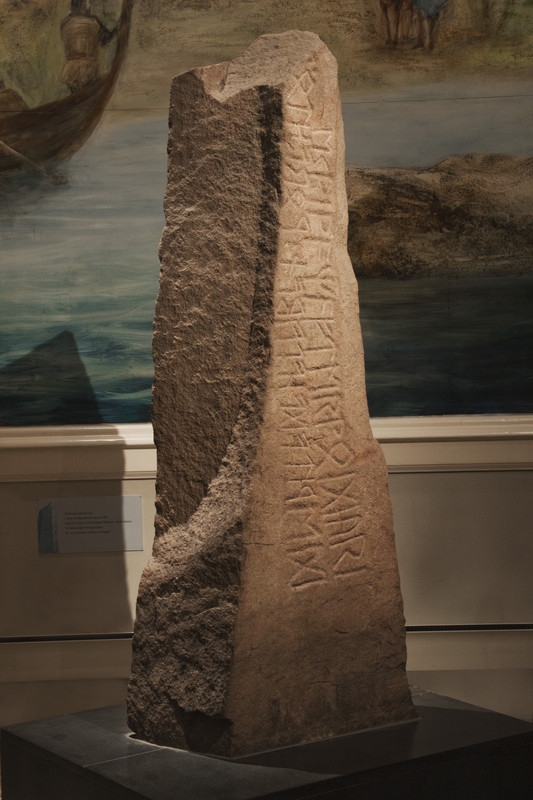 Tunesteinen - i utstillingen "Fra istid til Kvitekrist", Historisk museum.
