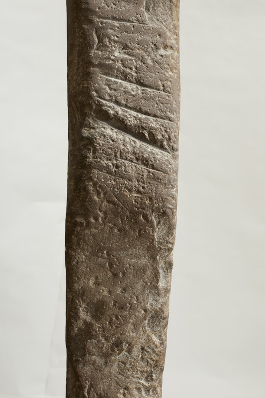 Alstad Runestein C22007. Emnord:Middelaldersalen, Utstillingsarkitekt Sverre Fehn demontering.