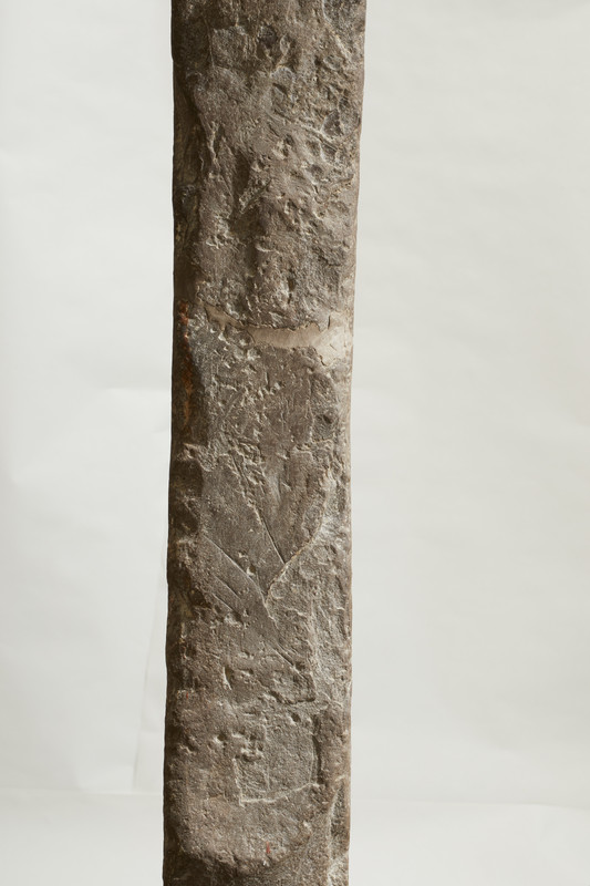 Alstad Runestein C22007. Emnord:Middelaldersalen, Utstillingsarkitekt Sverre Fehn demontering.
