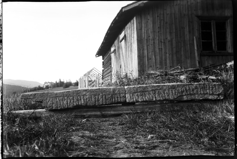 Veumsteinen m/ runer