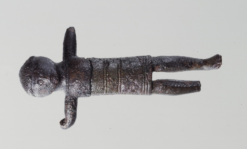 Menneskefigur av bronse