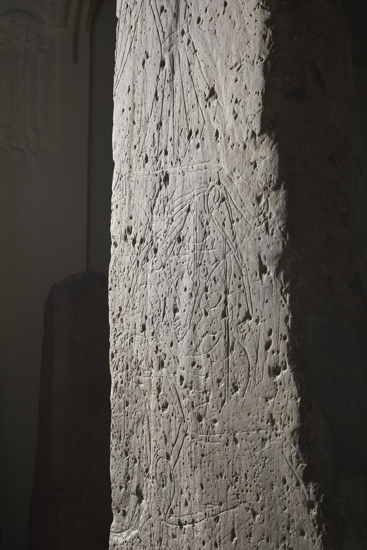 Alstad Runestein C22007. Emnord:Middelaldersalen, Utstillingsarkitekt Sverre Fehn demontering.