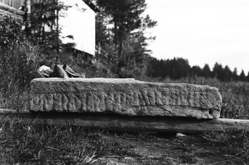 Veumsteinen m/ runer.