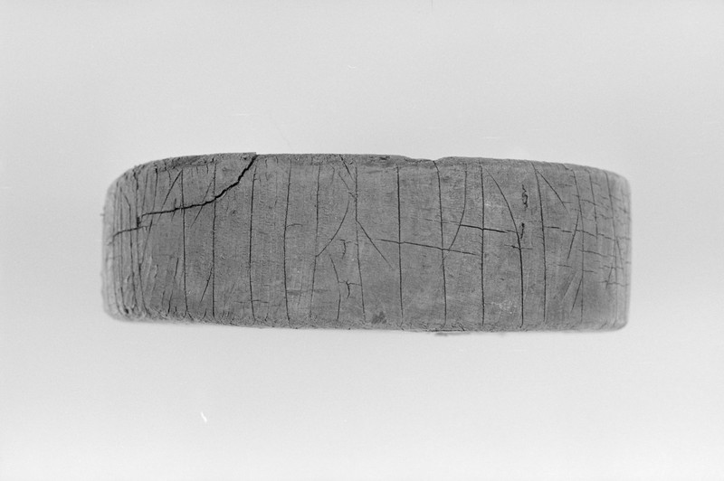 L291. Snellehjul med runer fra Gamlebyen, Oslo. P. G. M., 1961
Unimus 2025: C31266/h Spinnehjul av tre. Gnr. 233, Oslo, Oslo. Lokalitet: Bispegata - Mosseveien brokar i Kanslergata